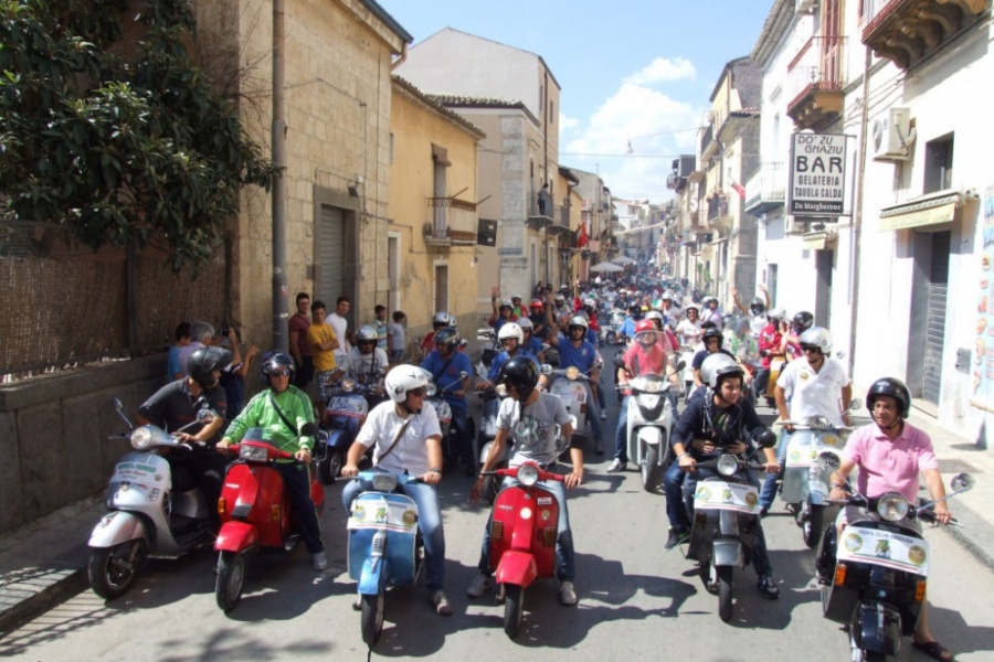 Domenica 6 settembre "Vesparaduno città di Raddusa"